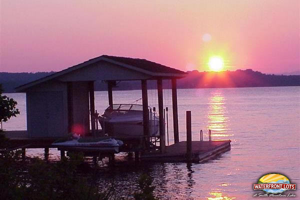picture of a dock at Smith Mountain Lake