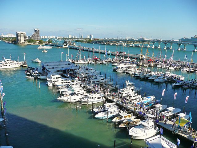 640px-Sea_Isle_Marina_Miami_Florida_left_20100213