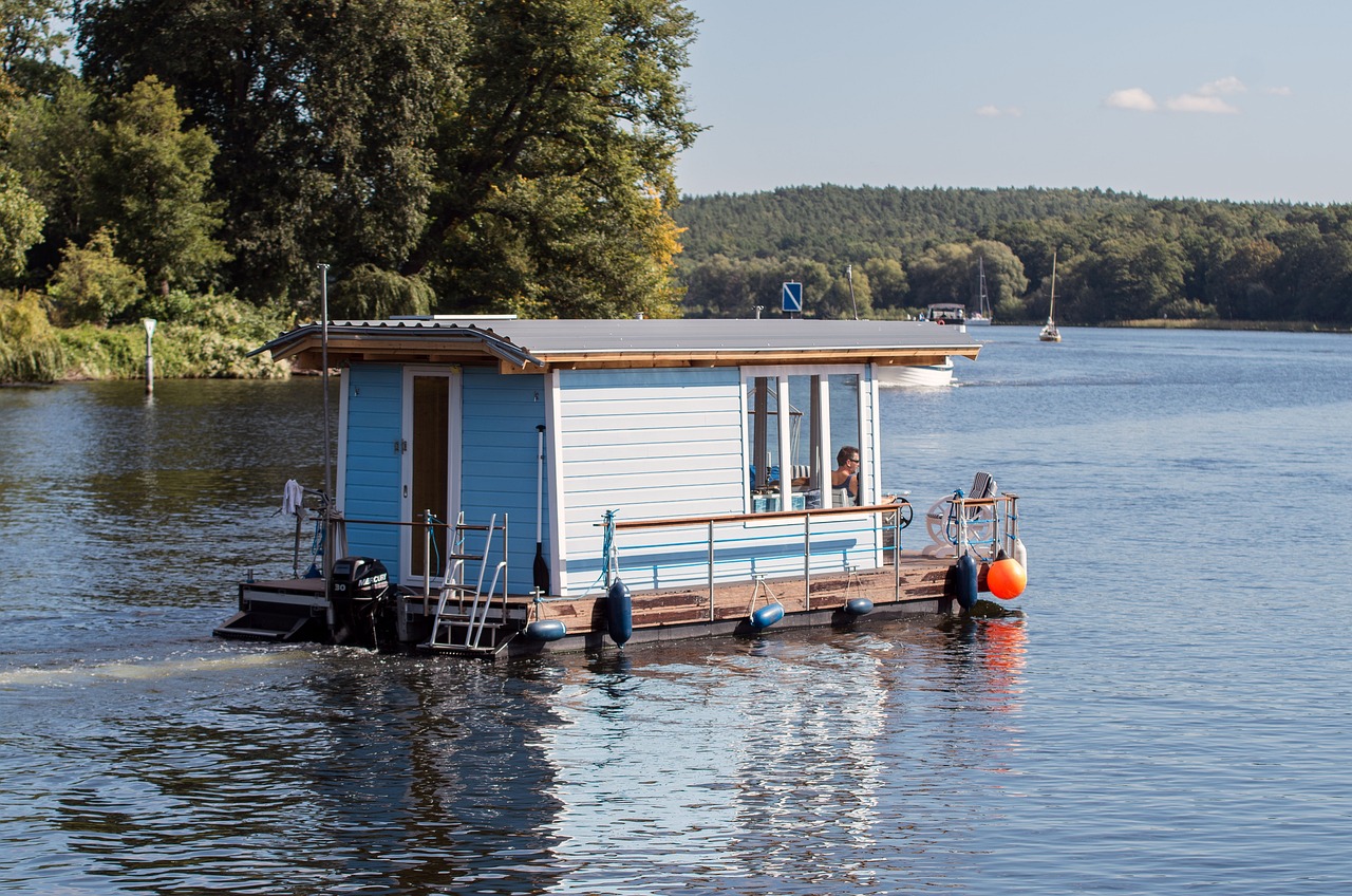 Enjoy Smith Mountain Lake By Houseboat » Smith Mountain Homes